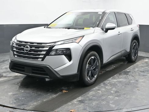 Used 2024 Nissan Rogue SV image 6