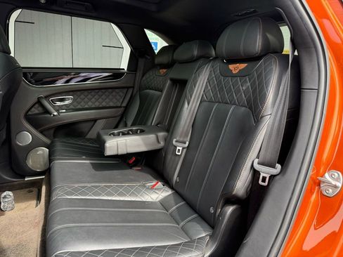 Used 2017 Bentley Bentayga image 13