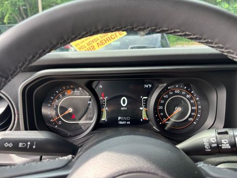Used 2025 Jeep Wrangler Unlimited Rubicon AWD/4WD image 40