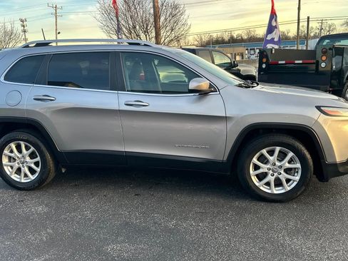 Used 2017 Jeep Cherokee Latitude image 5