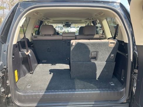 Used 2020 Lexus GX 460 Premium w/ Premium Package AWD/4WD image 18