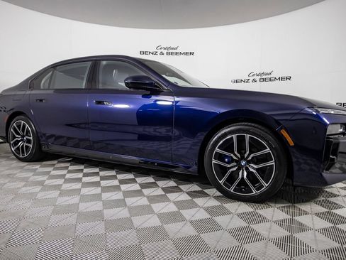 Used 2025 BMW 760i xDrive w/ Executive Package AWD/4WD image 2