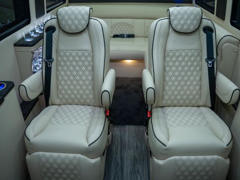 Used 2024 Mercedes-Benz Sprinter 3500 image 7