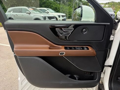 Used 2021 Lincoln Aviator Reserve w/ Equipment Group 208A AWD/4WD image 7