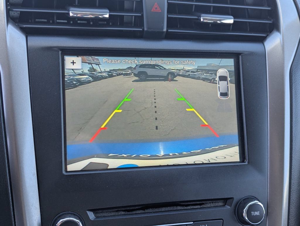 Used 2017 Ford Fusion SE w/ Fusion SE Technology Package FWD image 16