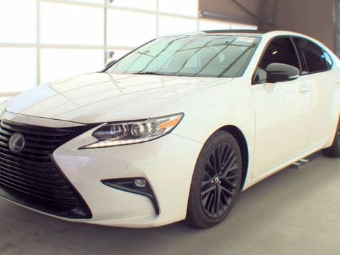 Used 2017 Lexus ES 350 w/ Luxury Package FWD image 1