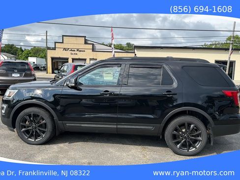 Used 2017 Ford Explorer XLT w/ XLT Appearance Package AWD/4WD image 8