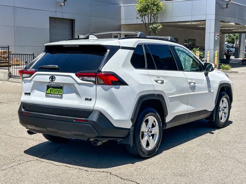 Used 2021 Toyota RAV4 XLE w/ Carpet Mat Package (TMS) FWD image 6