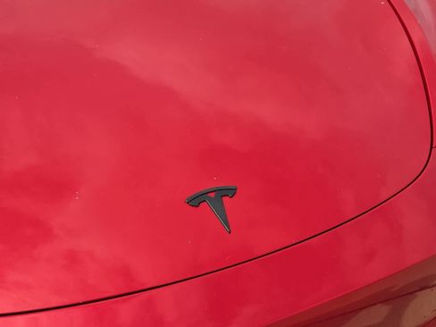 Used 2022 Tesla Model Y Long Range image 10