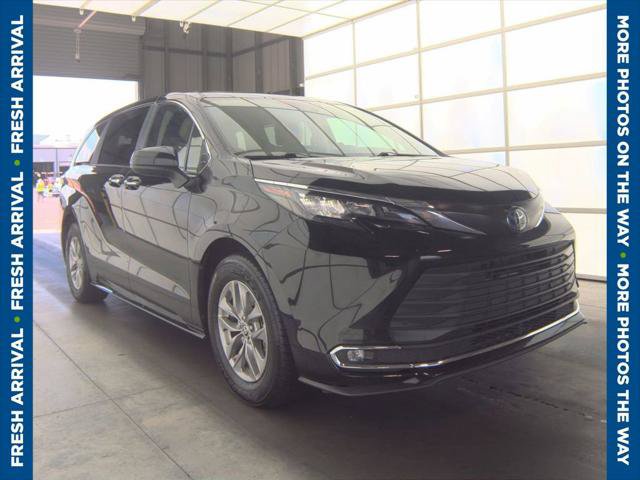 Certified 2024 Toyota Sienna XLE AWD/4WD image 1