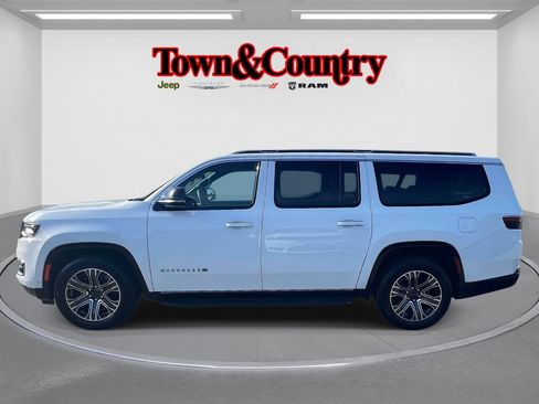 Certified 2024 Jeep Wagoneer L Series II w/ Flexible Seating Group AWD/4WD image 11