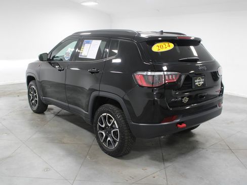 Used 2024 Jeep Compass Trailhawk image 7