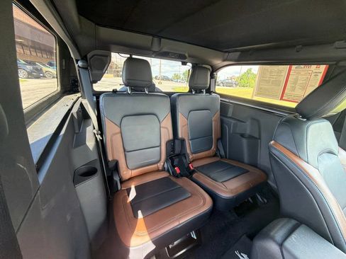 Used 2023 Ford Bronco Outer Banks AWD/4WD image 42