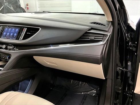 Used 2023 Buick Enclave Essence image 15