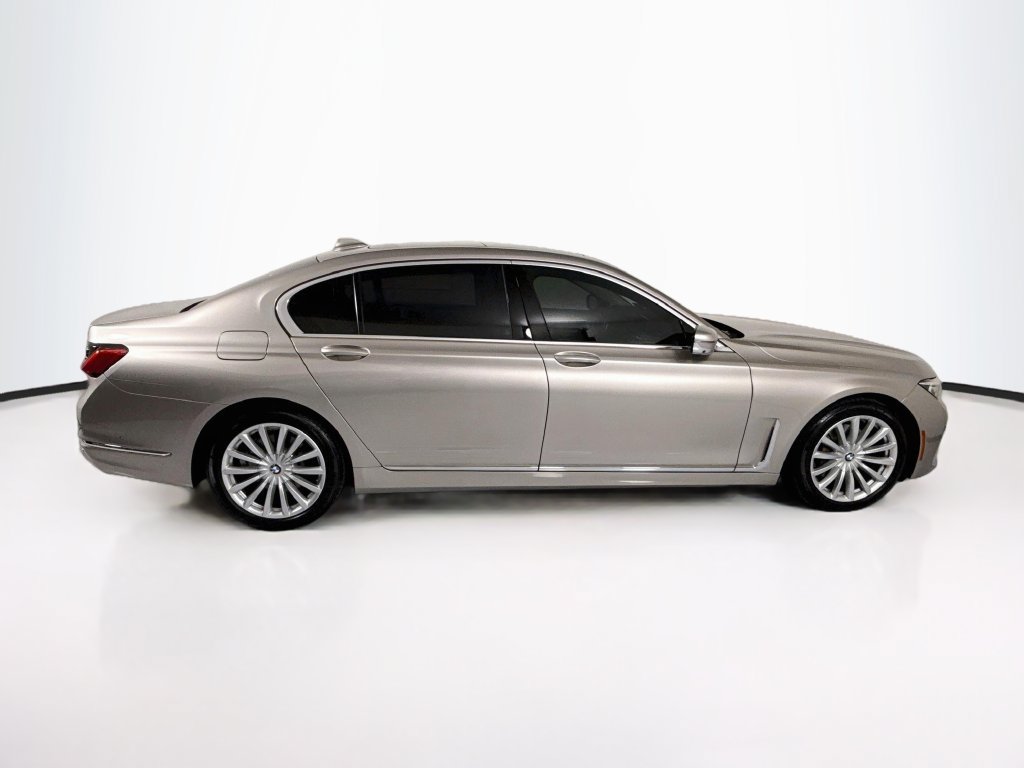 Used 2022 BMW 740i w/ Premium Package RWD image 4