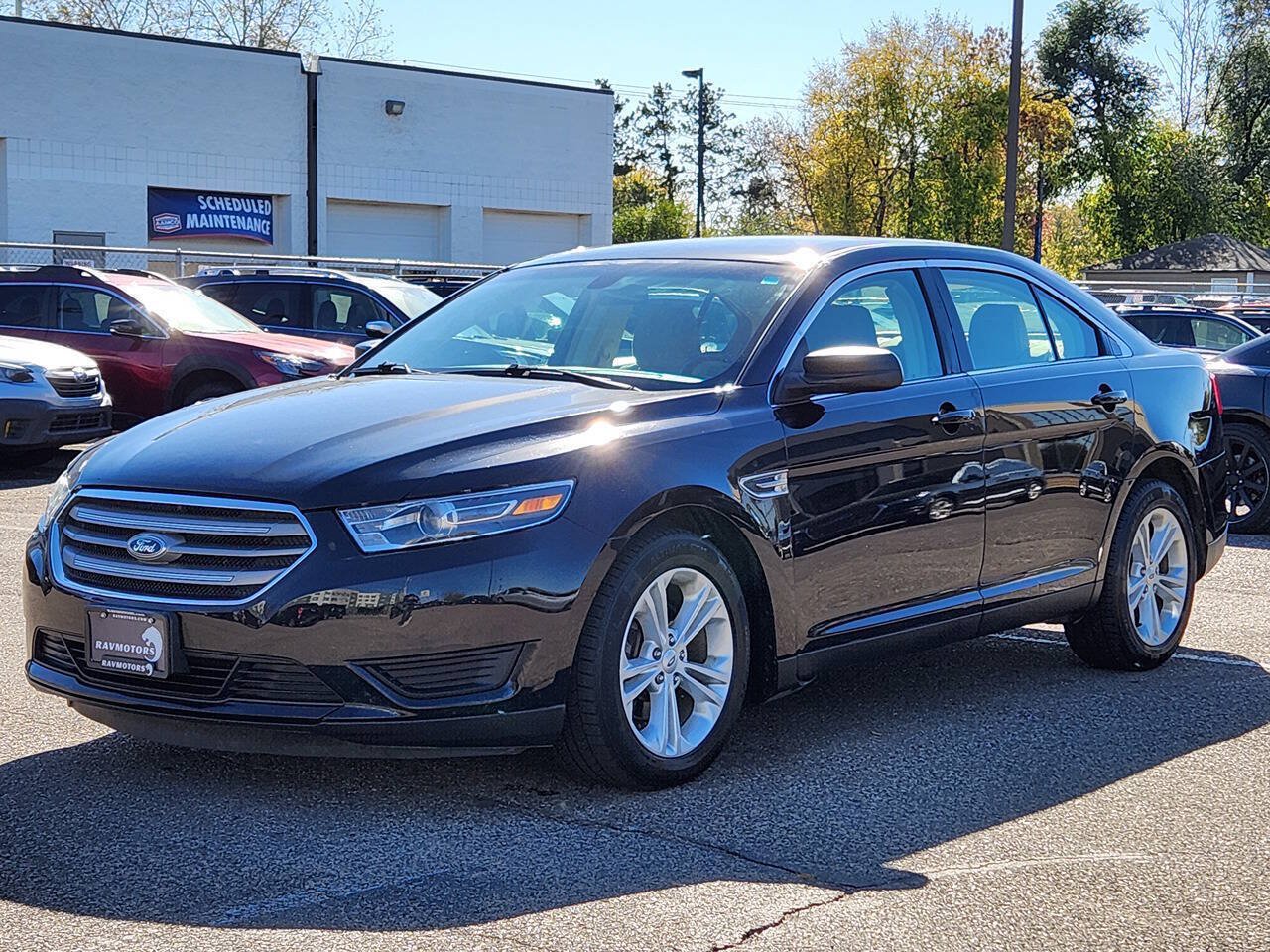 Used 2016 Ford Taurus SE FWD image 8