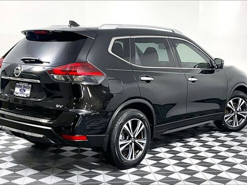 Used 2019 Nissan Rogue SV w/ Premium Package FWD image 12