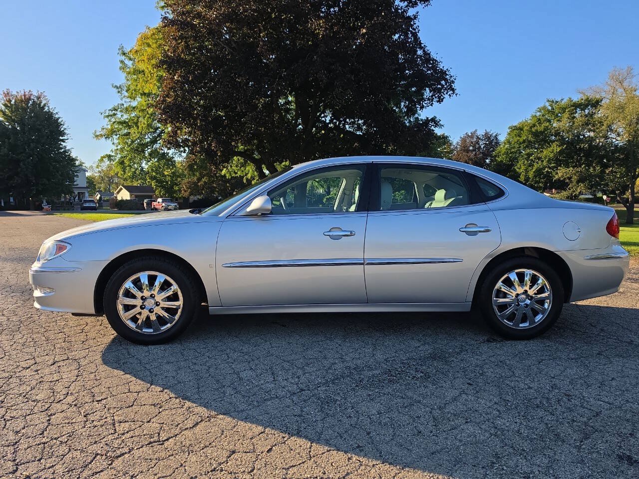 Used 2009 Buick LaCrosse CXL w/ Driver Confidence Package FWD image 3