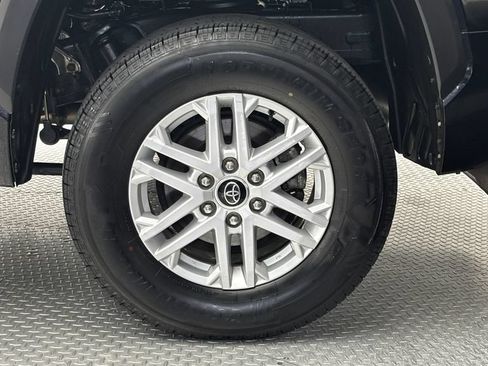 Used 2022 Toyota Tundra SR5 w/ SR5 Convenience Package AWD/4WD image 6