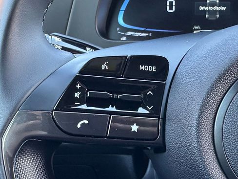 Certified 2025 Hyundai Elantra Sport image 40