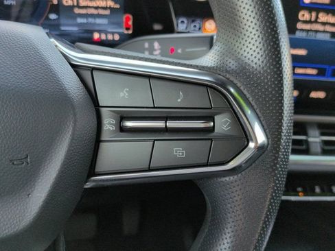 Used 2025 Chevrolet Equinox EV LT FWD image 23