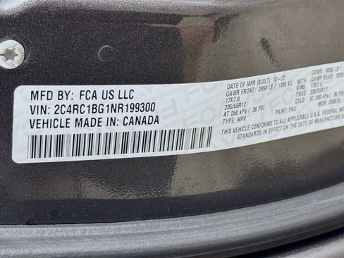 Used 2022 Chrysler Pacifica Touring-L FWD image 32