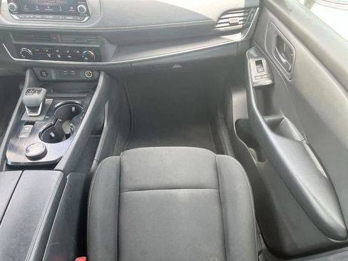 Used 2024 Nissan Rogue S AWD/4WD image 13