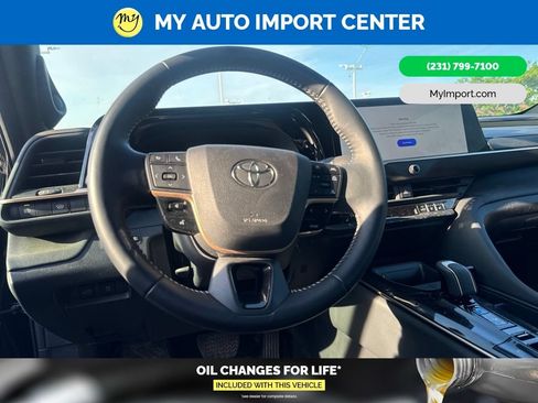 Used 2024 Toyota Crown AWD/4WD image 9