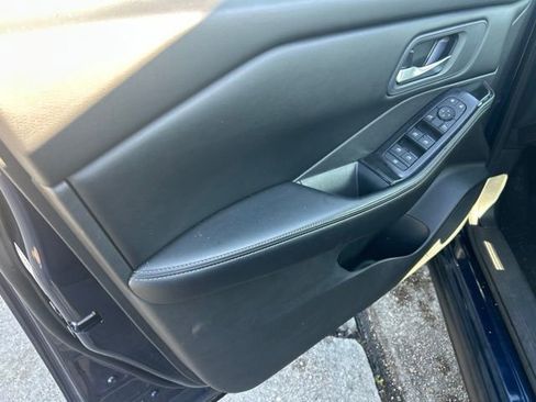 Used 2024 Nissan Rogue SV FWD image 19