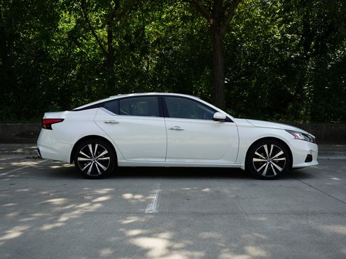 Used 2022 Nissan Altima 2.5 Platinum image 10