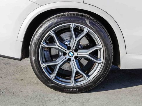 Used 2019 BMW X5 xDrive50i w/ M Sport Package image 12