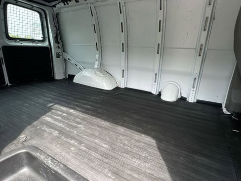 Used 2024 GMC Savana 2500 RWD image 28