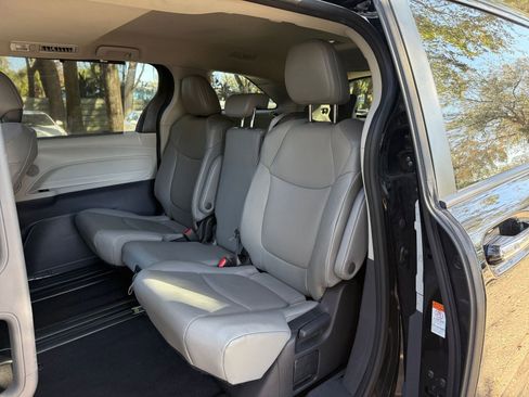 Used 2023 Toyota Sienna XLE image 41