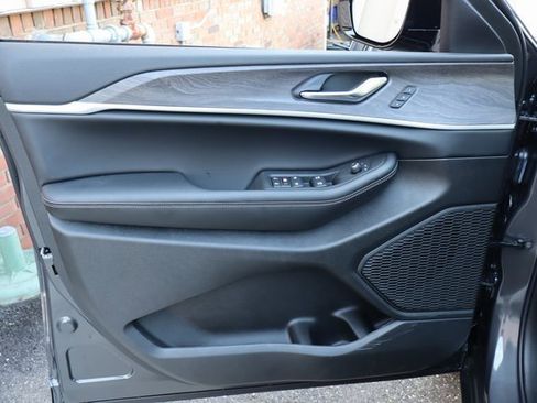 New 2025 Jeep Grand Cherokee Limited w/ Luxury Tech Group II image 9