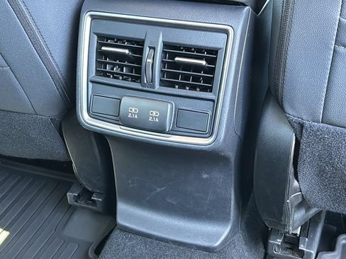 Used 2023 Subaru Forester Premium AWD/4WD image 38