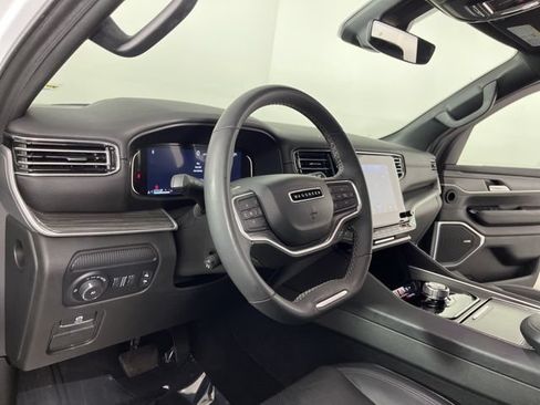 Used 2024 Jeep Wagoneer Series II w/ Flexible Seating Group RWD image 17