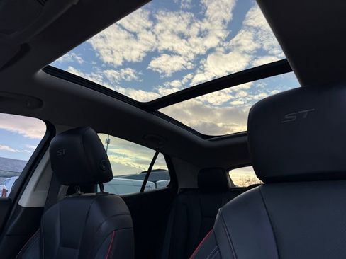 Used 2023 Buick Envision Essence w/ Sport Touring Package image 2