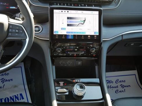 Used 2024 Jeep Grand Cherokee Limited image 10