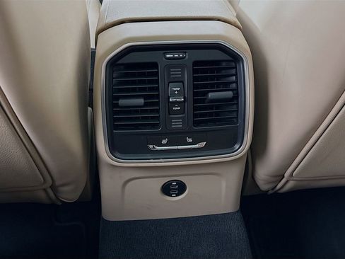 Certified 2025 Porsche Macan image 28