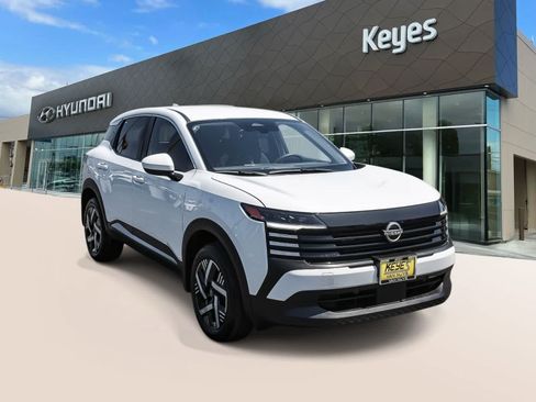 Used 2025 Nissan Kicks SV FWD image 3