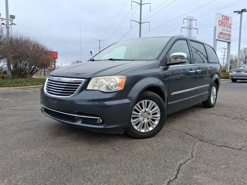 Used 2013 Chrysler Town & Country Touring-L w/ Premium Group FWD image 1