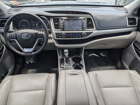 Used 2018 Toyota Highlander XLE AWD/4WD image 17
