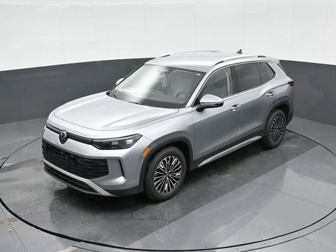New 2026 Volkswagen Tiguan S FWD image 23