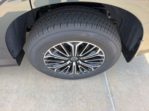 New 2026 Nissan Armada SL w/ Captain's Chari Seat Package image 9