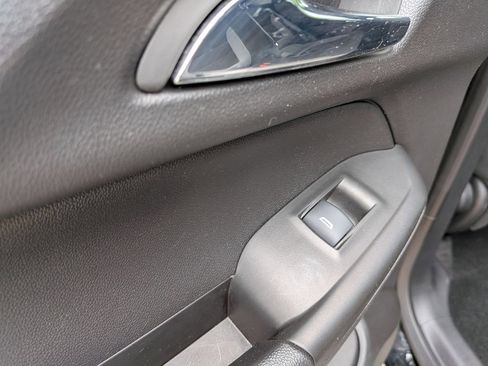 Used 2025 Chevrolet TrailBlazer LT AWD/4WD image 23
