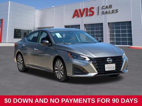 Used 2025 Nissan Altima 2.5 SV FWD image 3