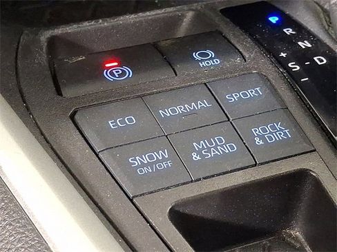 Used 2022 Toyota RAV4 XLE image 24