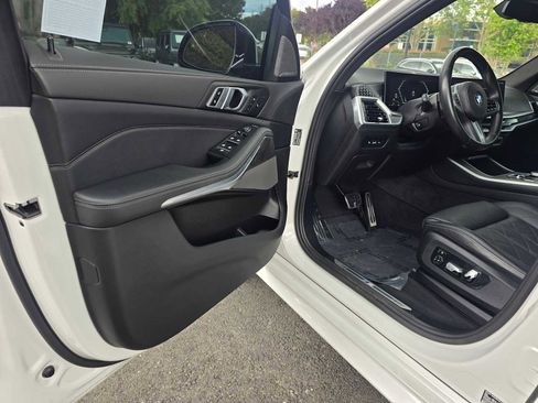 Used 2025 BMW X5 xDrive40i AWD/4WD image 23