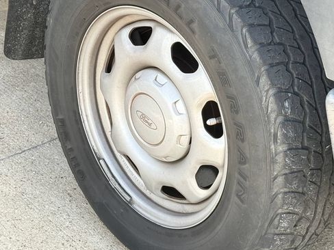 Used 2010 Ford F150 XL RWD image 5