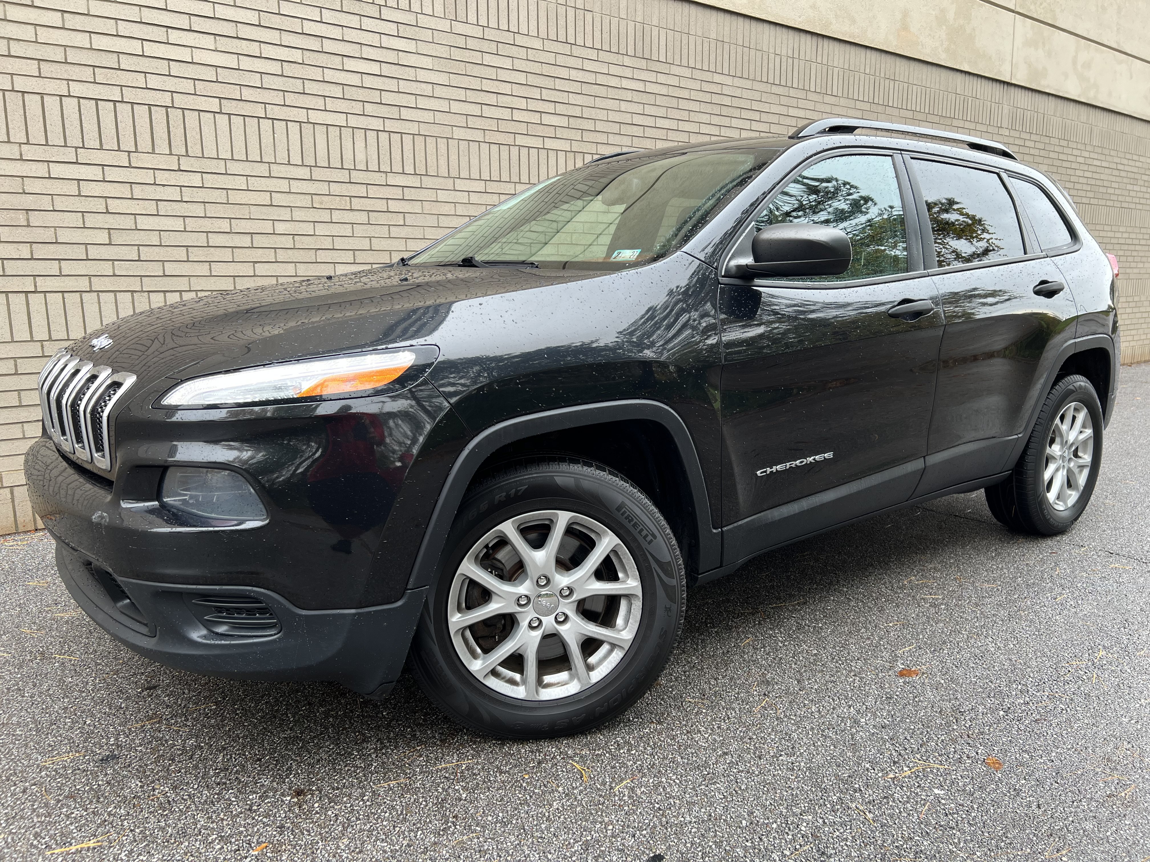 Used 2016 Jeep Cherokee Sport w/ Cold Weather Group AWD/4WD image 2